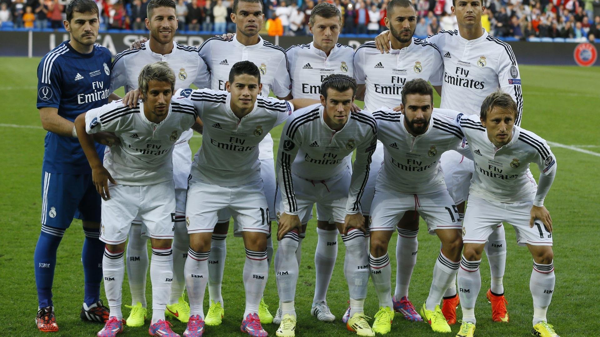 《FIFA》虚拟世界杯 —— 全民在线,足球梦想燃爆全场!,fifa足球世界虚拟摇杆是什么